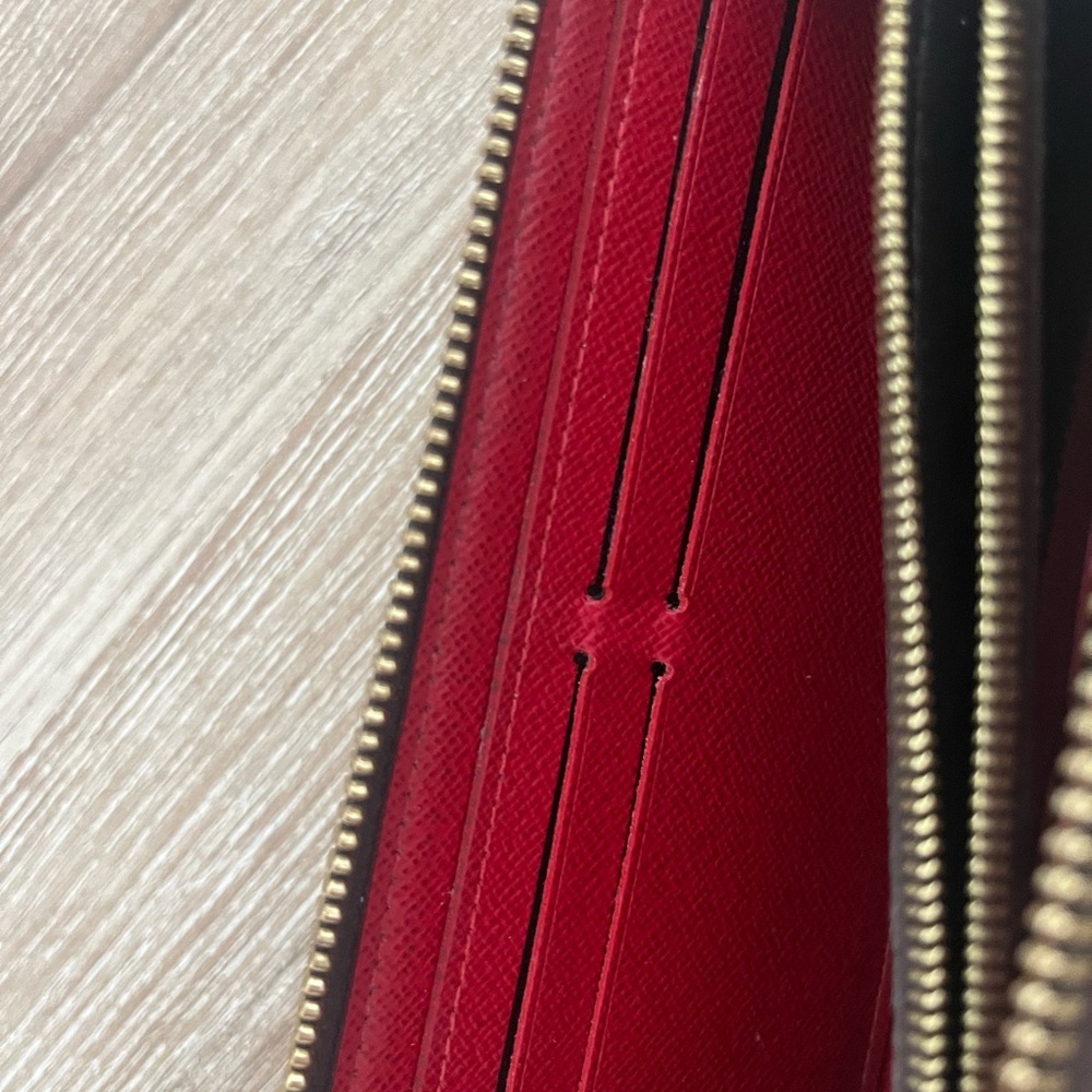 Louis Vuitton Wallet- Fully Functioning! - image 6